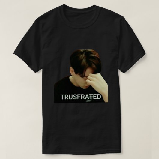 jungkookはTRUSFRATED!!!シール.png Tシャツ (デザイン正面)