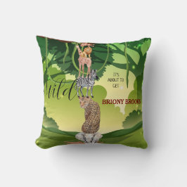 Jungle Safari "It's About To Get Wild" Baby Shower クッション