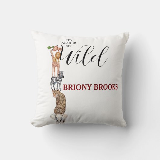 Jungle Safari "It's About To Get Wild" Baby Shower クッション (正面)