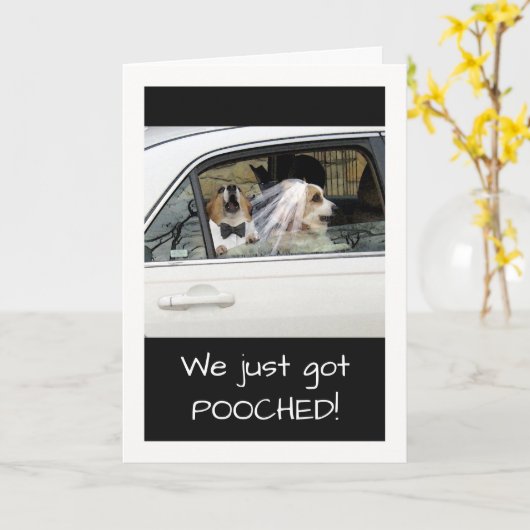 Just おもしろい Poochedまたはたった今結婚しました発表 カード (黄色い花)