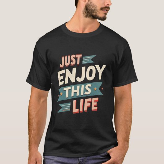 Just 楽しむ This Life -レトロ感動的 Typo Tシャツ (正面)