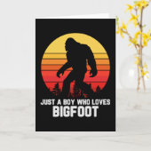 Just A Boy Who Loves BIGFOOT | Bigfoot Retro カード (黄色い花)