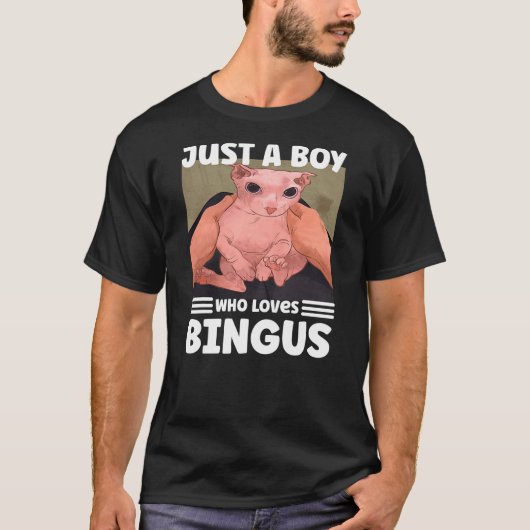 Just A Boy Who Loves BINGUS cat Tシャツ (正面)
