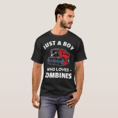 Just A Boy Who Loves Combines Red Combine Harveste Tシャツ (正面フル)