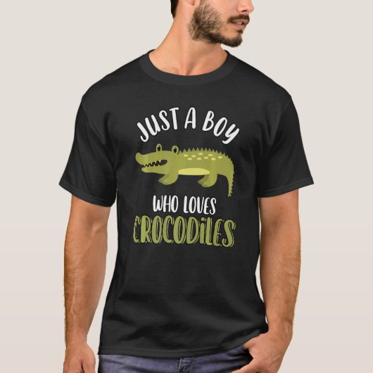 Just A Boy Who Loves Crocodiles  Cute Crocodile Tシャツ (正面)