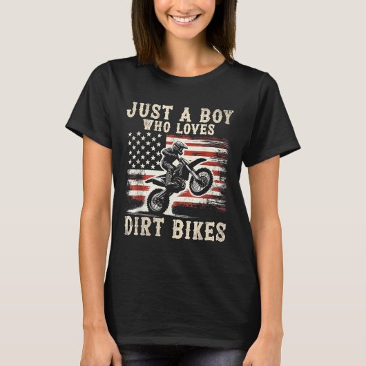Just A Boy Who Loves Dirt Bikes American Flag Moto Tシャツ (正面)