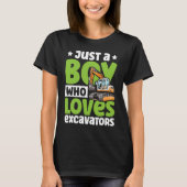 Just a Boy Who Loves Excavators Construction Excav Tシャツ (正面)