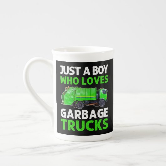 Just A Boy Who Loves Garbage Trucks ボーンチャイナマグカップ (左)