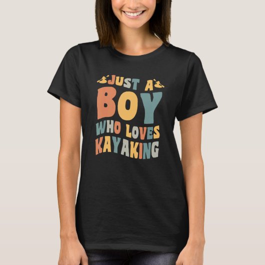 Just a Boy Who Loves Kayaking Kayak Apparel Paddli Tシャツ (正面)