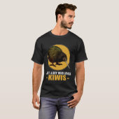 Just a Boy who Loves Kiwis Kiwi Tシャツ (正面フル)