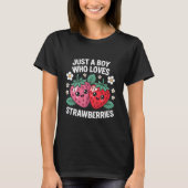 Just A Boy Who Loves Strawberries Fun Tシャツ (正面)