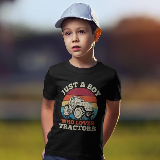 Just a Boy Who Loves Tractors Tシャツ