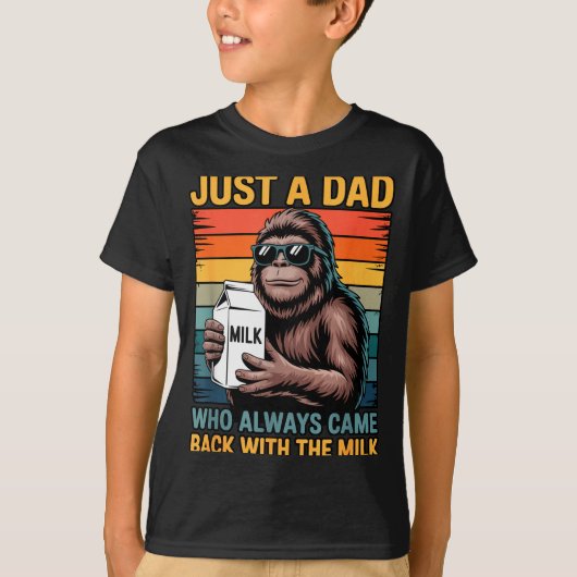Just A Dad Who Always Came Back With The Milk Sasq Tシャツ (正面)