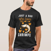 Just A Dad Who Loves Shrimps Tシャツ (正面)