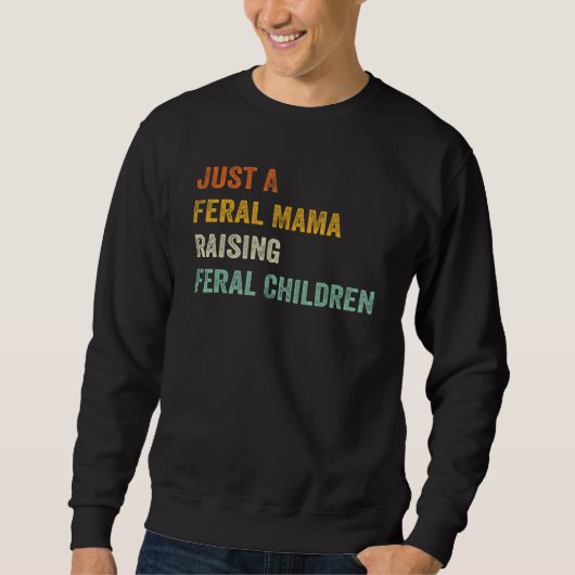 Just A Feral Mama Raising Feral Children Funny Quo スウェットシャツ (正面)