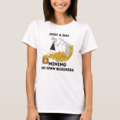 Just a Gal Mining My Own Business Bitcoin Tシャツ (正面)
