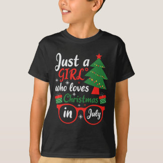 Just A Girl Who Love Christmas In July  Tシャツ