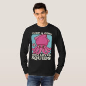Just A Girl Who love Squid Sea Squid Tentacles Tシャツ (正面フル)