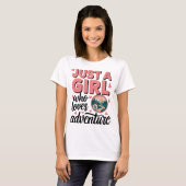 Just a Girl Who Loves Adventure Hiking Design Tシャツ (正面フル)