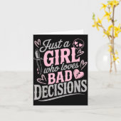 Just A Girl Who Loves Bad Decisions Funny Sarcasti カード (黄色い花)