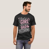 Just A Girl Who Loves Bad Decisions Funny Sarcasti Tシャツ (正面フル)
