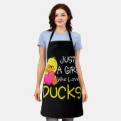 Just a Girl Who Loves Ducks - Cute Duck Lover Owne エプロン (着用した状態)