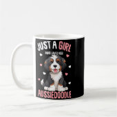 Just A Girl Who Loves Her Aussiedoodle Aussie Dood コーヒーマグカップ (左)
