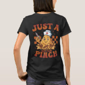 Just A Little Pinch Nacho Nurse Cinco de Mayo Tシャツ (裏面)