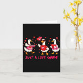 Just A Love Goose Funny Valentine Geese Cud Heart カード (黄色い花)
