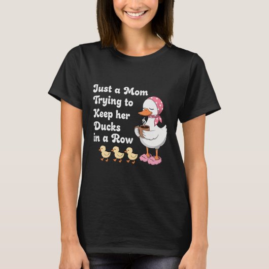 Just a mom trying to keep her ducks in a row tシャツ (正面)