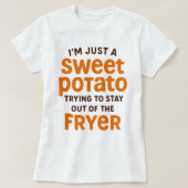 Just A Sweet Potato Funny Quote Tシャツ (デザイン正面)