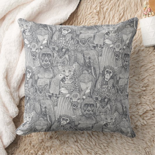 just+african+jungle+animals+iron+gray+white クッション (ブランケット)