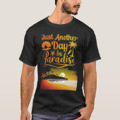 Just Another Day In Paradise Funny Holiday Slogan Tシャツ (正面)