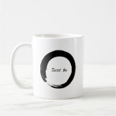 「Just Be」と禅のシンボル コーヒーマグカップ (左)