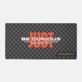 「Just Be Curious」前向き引用文パーソナライズされた名 デスクマット (正面)