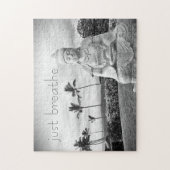 Just Breath Hawaiiブッダ白黒の写真 ジグソーパズル (縦)