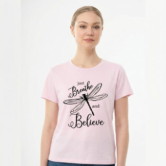 Just Breathe and Believe Dragonfly Inspirational Tシャツ