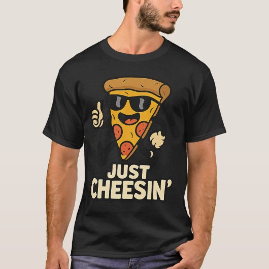 Just Cheesin' おもしろい Pizza Keychain – かわいいプレゼント Tシャツ (正面)