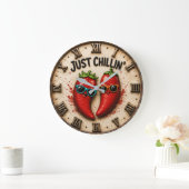Just Chillin' Funny Chili Pepper Kitchen Humor  ラージ壁時計 (ホーム)
