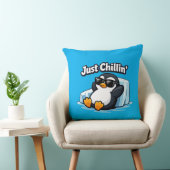 JUST CHILLING PINGUIN Throw Pillow クッション (椅子)