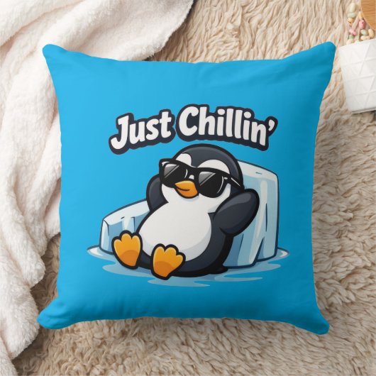 JUST CHILLING PINGUIN Throw Pillow クッション (ブランケット)