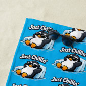 JUST CHILLING PINGUIN Throw Pillow ビーチタオル (インサイチュ)