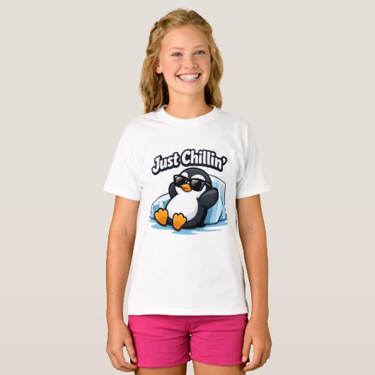 JUST CHILLING PINGUIN Throw Pillow Tシャツ (正面フル)