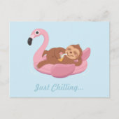 Just Chilling Sloth Pink Flamingo Floatはがき ポストカード (正面)