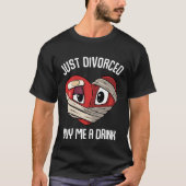 Just Divorced buy me a drink Divorcee Tシャツ (正面)