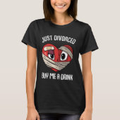 Just Divorced buy me a drink Divorcee Tシャツ (正面)