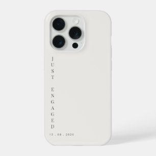 Just Engaged ミニマルタイポグラフィー暖色ホワイト iPhone 15 Proケース