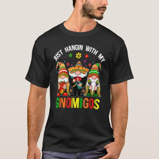 Just Hangin With My Gnomigos格言Cinco De Mayo L Tシャツ (正面)