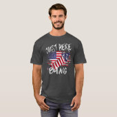 Just Here To Bang Fireworks USA国旗のヴィンテージ4日 Tシャツ (正面フル)