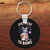 Just Here To Bang USAフラッグビール猫好き7月4日 キーホルダー (正面)